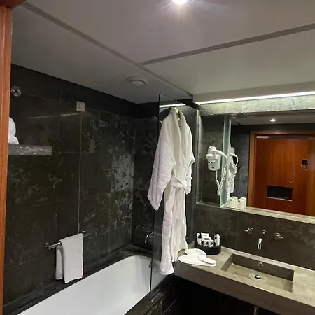 De Castelo De S. Sebastiao Angra do Heroísmo