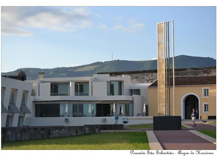 De Castelo De S. Sebastiao 앙그라두에루이스무